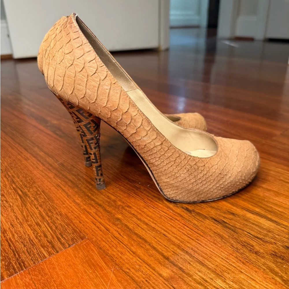 Fendi Brown Textured Heels - Picture 5 of 16